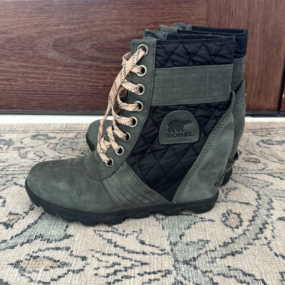 Sorel wedge boot